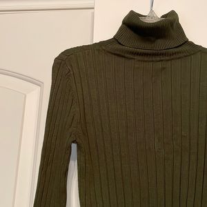 Dark green turtle neck